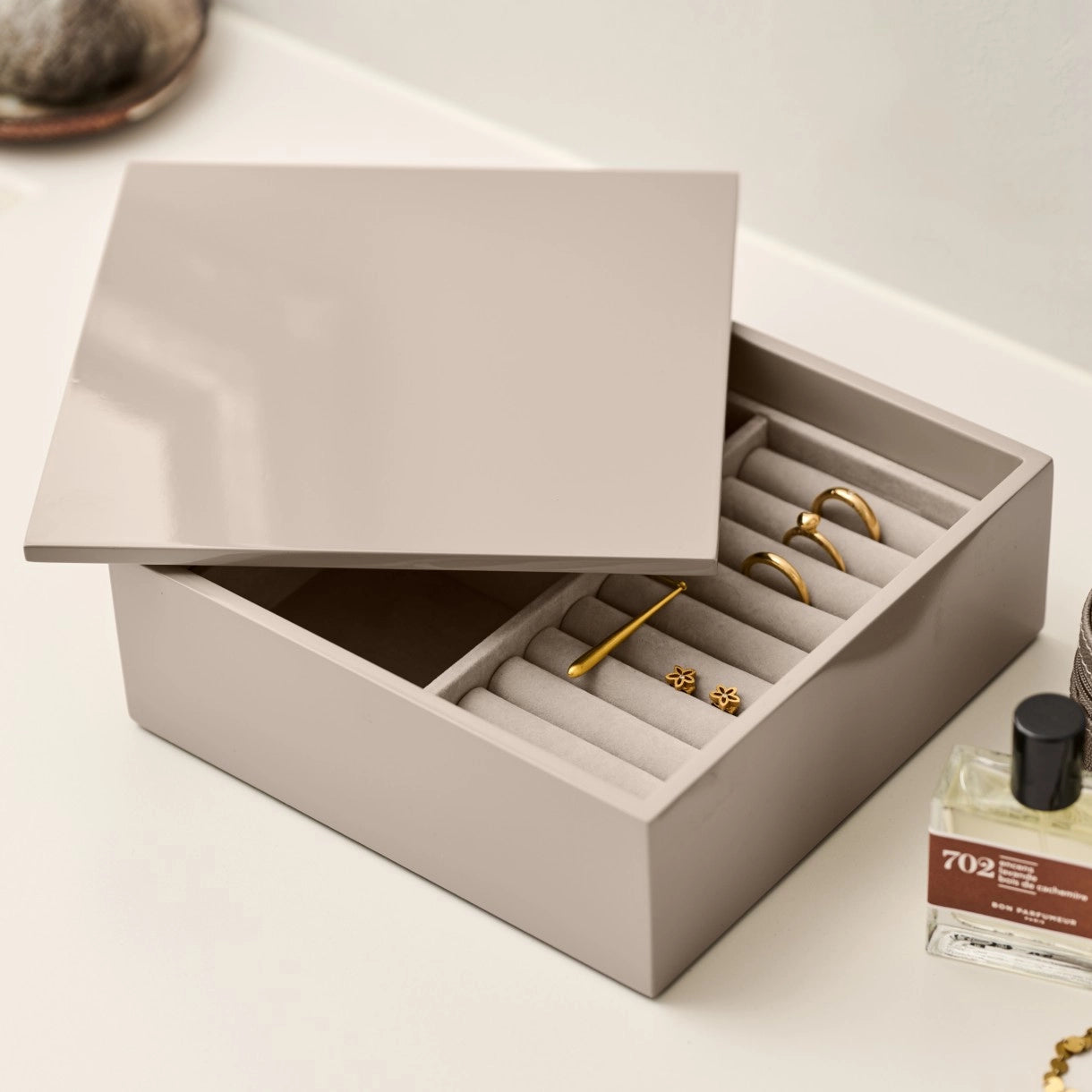 Caja Lacada Lux, Mojoo