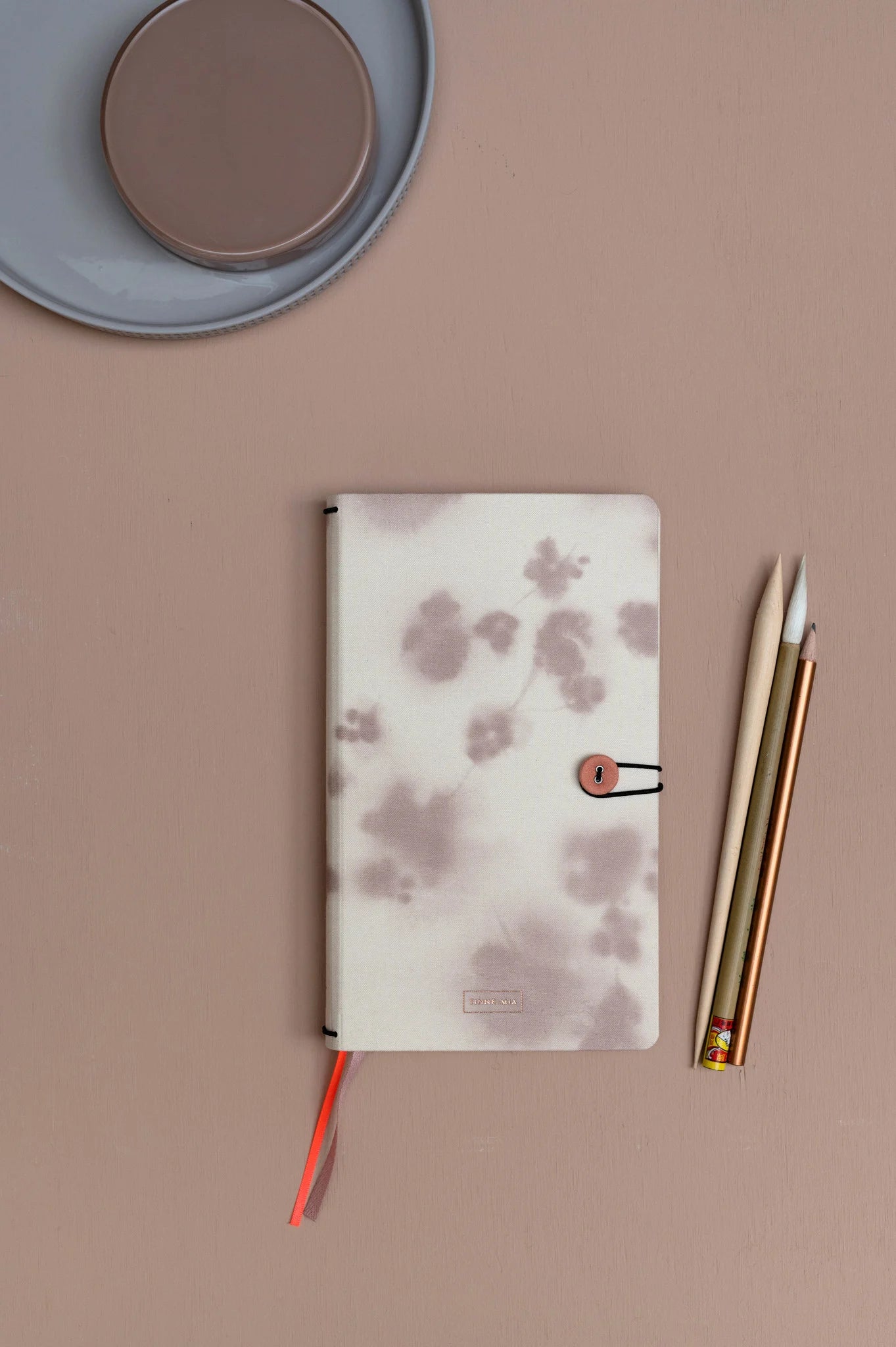 Notebook with button closure, Amour Des Lilas.