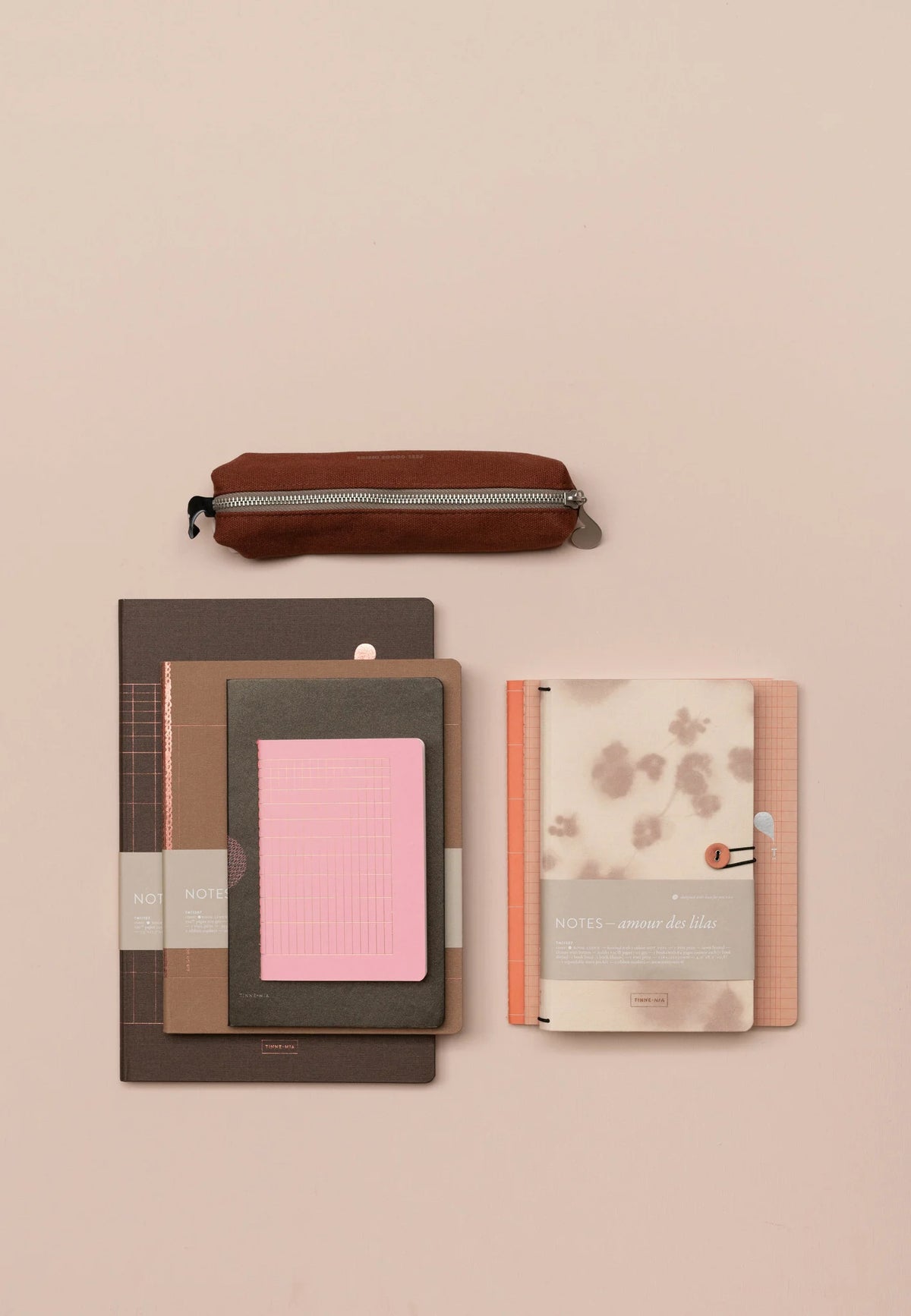 Cuaderno de notas con cierre de botón, Amour Des Lilas - Vista 3 - Nahia Home