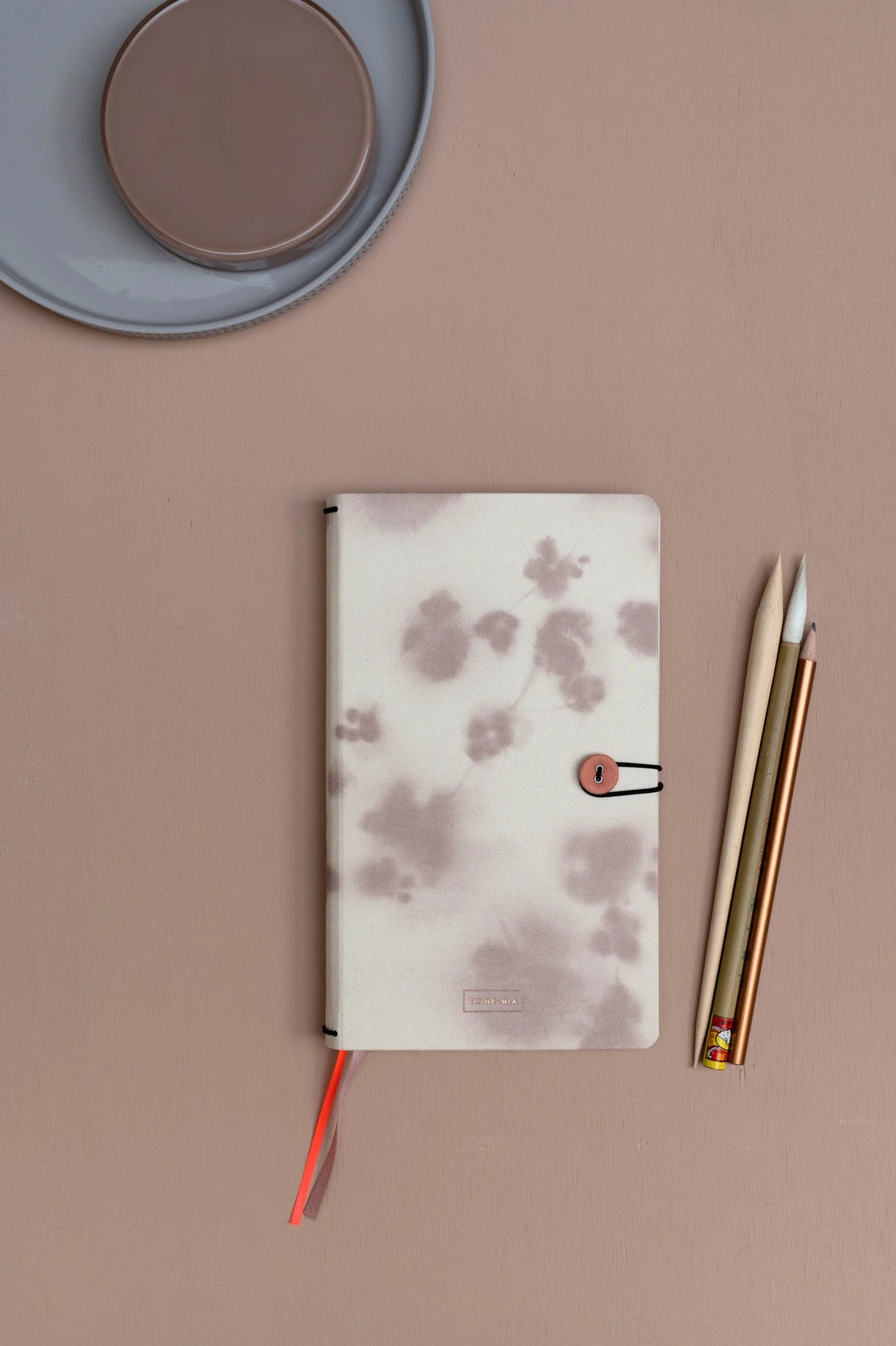 Cuaderno de notas con cierre de botón, Amour Des Lilas - Vista 4 - Nahia Home